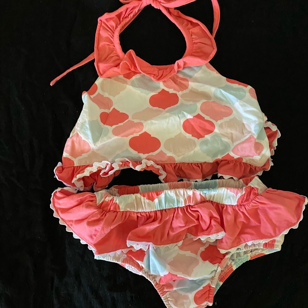 Three sisters girl pink swimsuit